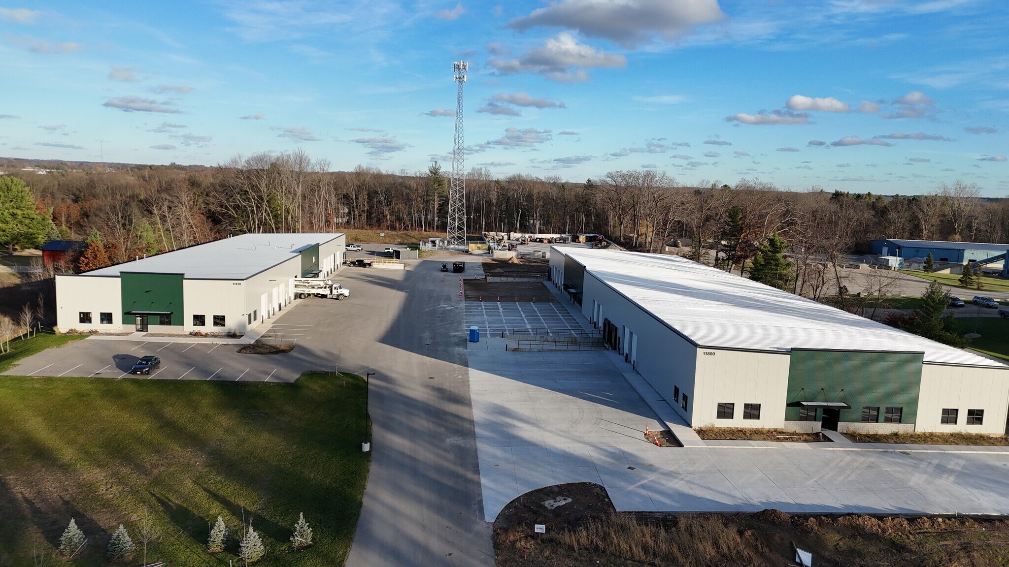 11810 White Creek Ave NE, Cedar Springs, MI à louer Photo de l’immeuble– Image 1 sur 2