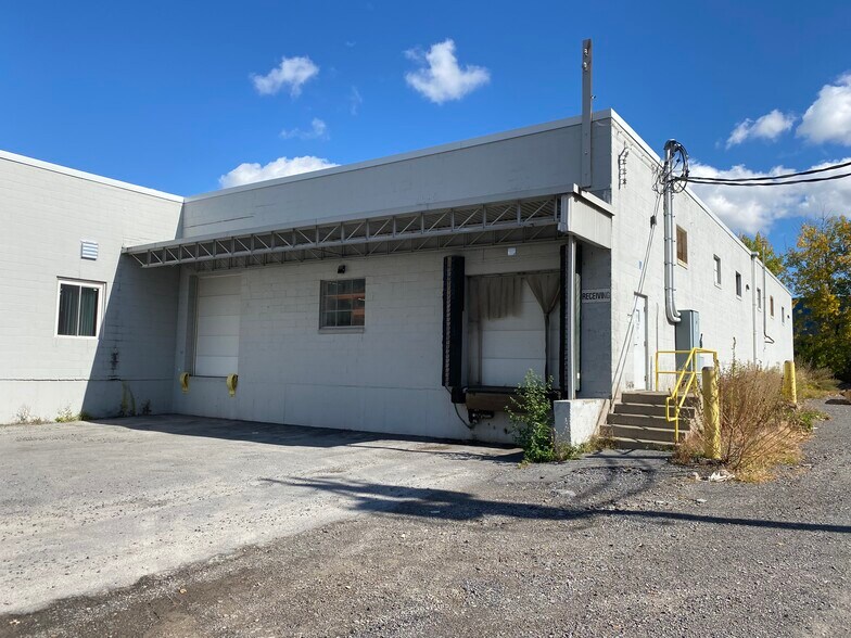 127 Falso Dr, Mattydale, NY à vendre - Photo de l’immeuble – Image 3 sur 12