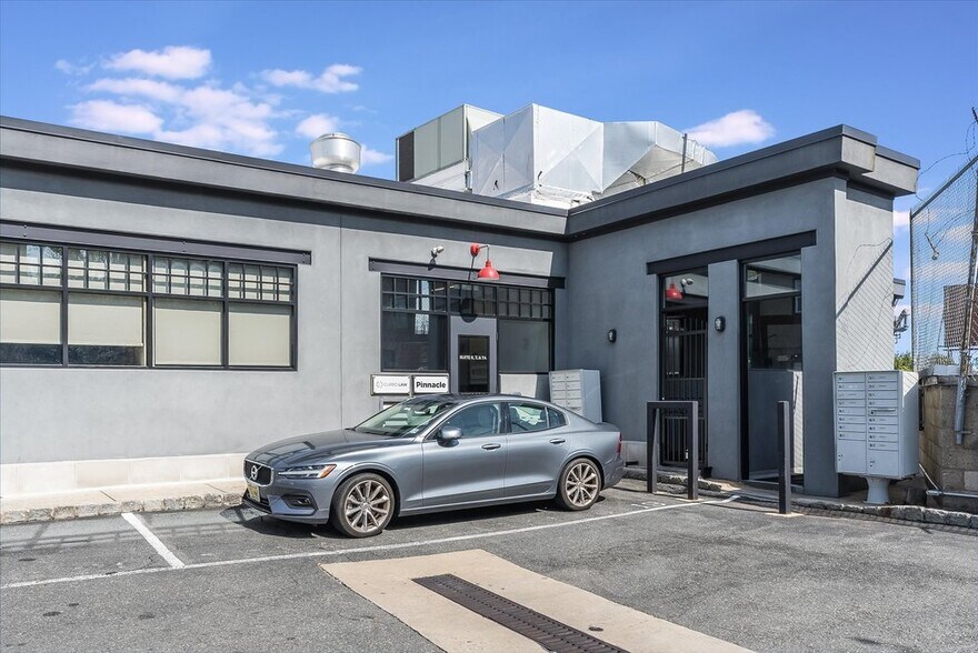 7 N Willow St, Montclair, NJ à louer - Photo de l’immeuble – Image 3 sur 3