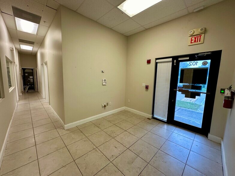 73 SW 12th Ave, Dania Beach, FL à louer - Photo de l’immeuble – Image 2 sur 14