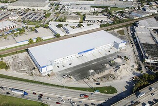 Plus de détails pour 501 NE 181st St, North Miami Beach, FL - Industriel/Logistique à louer