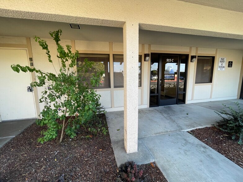 911-915 Blanco Cir, Salinas, CA à louer - Photo de l’immeuble – Image 3 sur 17
