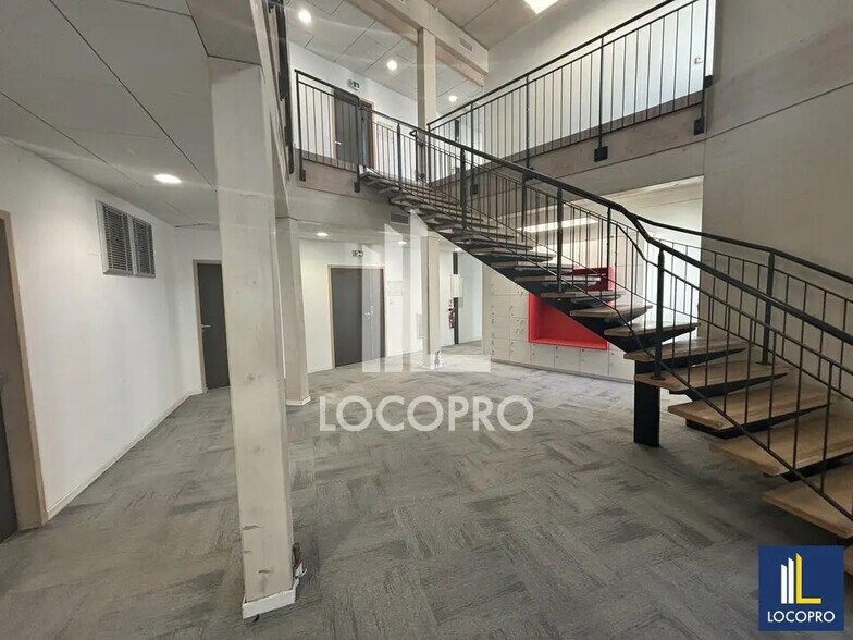 Bureau dans Marseille à louer - Photo de l’immeuble – Image 2 sur 5