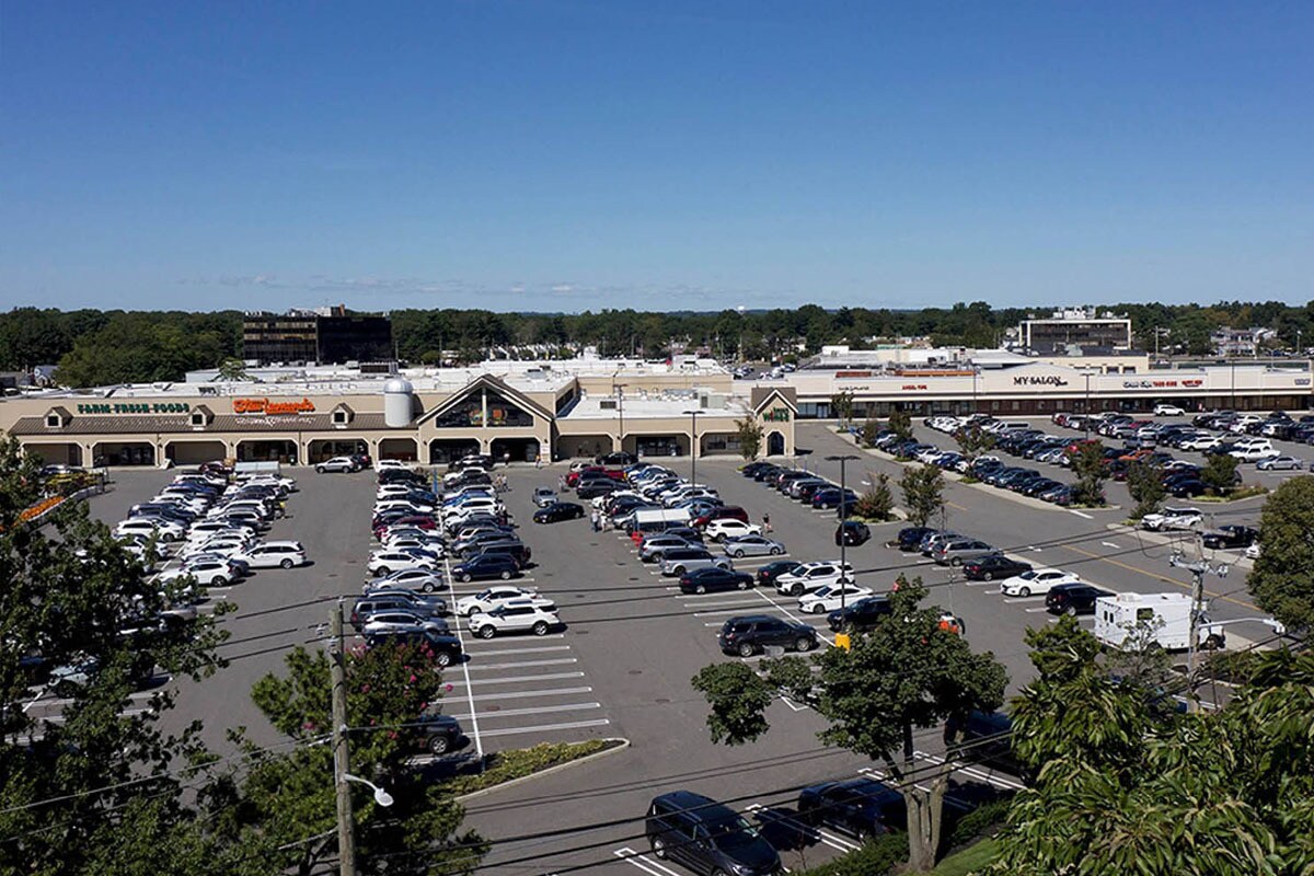1901-1999 Front St, East Meadow, NY à louer Photo de l’immeuble– Image 1 sur 4