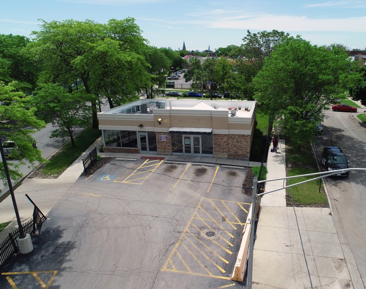 6740 N Ridge Blvd, Chicago, IL à louer - Photo principale – Image 1 sur 11