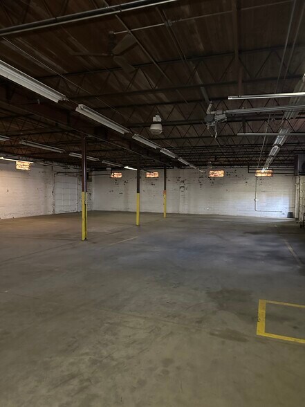 1900 E Holland Ave, Saginaw, MI à vendre - Photo intérieure – Image 2 sur 43