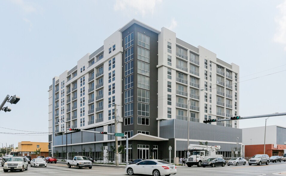 6145 NW 7th Ave, Miami, FL à louer - Photo de l’immeuble – Image 1 sur 1