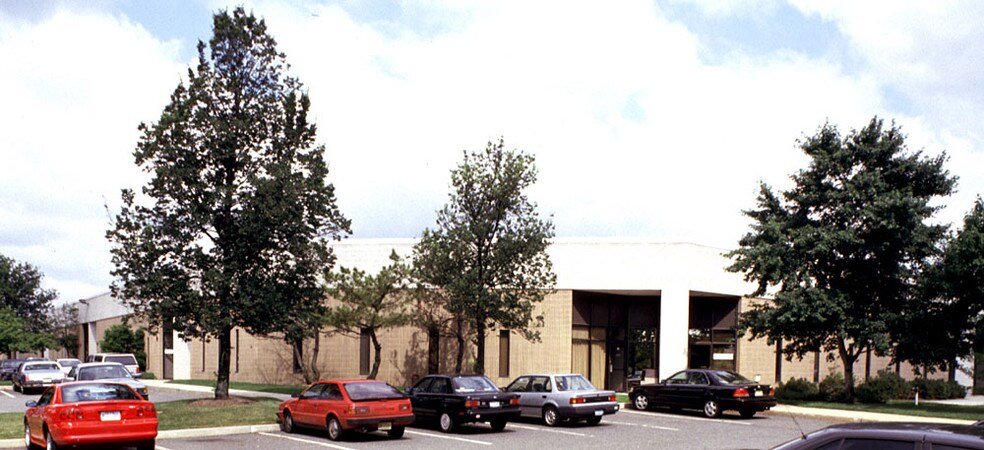 70 Campus Dr, Edison, NJ à louer - Photo de l’immeuble – Image 3 sur 8