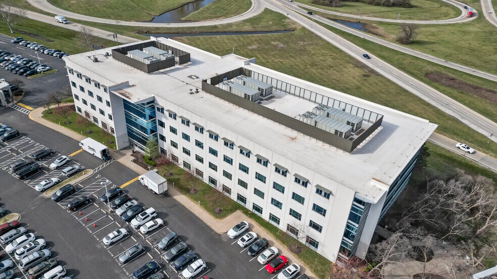 111 Corporate Office Dr, Earth City, MO à vendre - Photo de l’immeuble – Image 3 sur 8