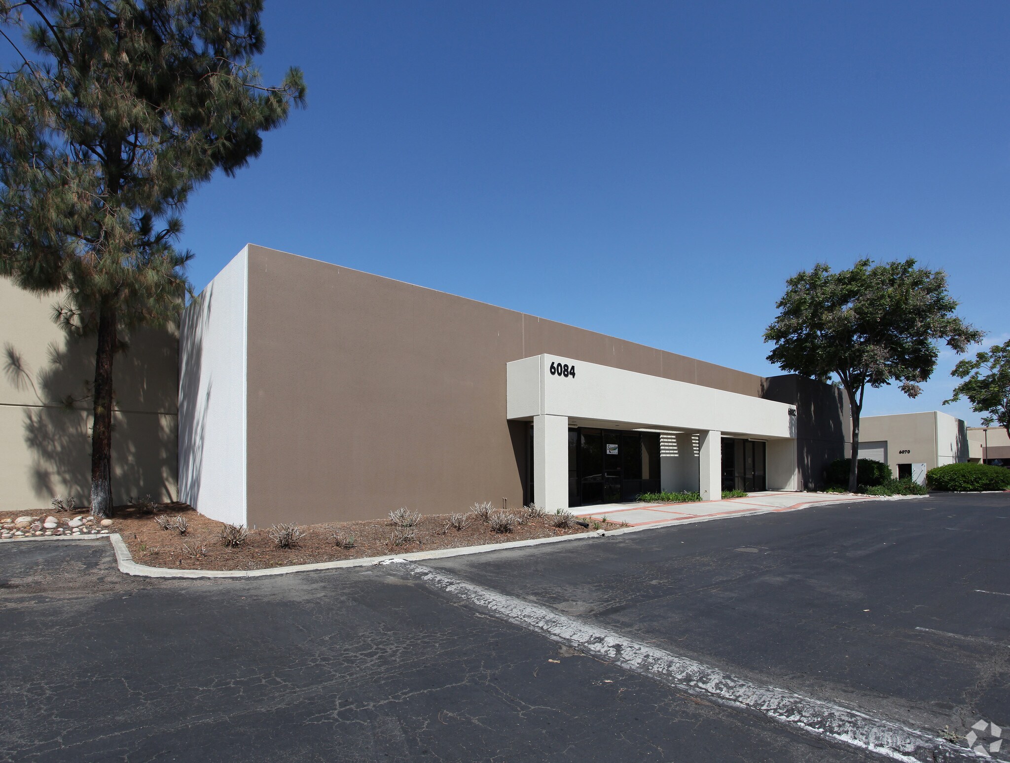 6084 Corte del Cedro, Carlsbad, CA à louer Photo de l’immeuble– Image 1 sur 5