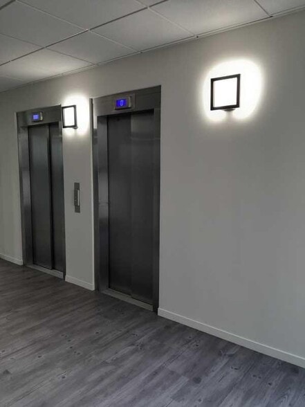 18 Rue Grange Dame Rose, Vélizy-Villacoublay à louer - Photo de l’immeuble – Image 2 sur 22