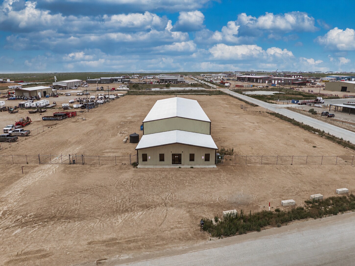 3922 S County Road 1233, Midland, TX à louer Photo de l’immeuble– Image 1 sur 37