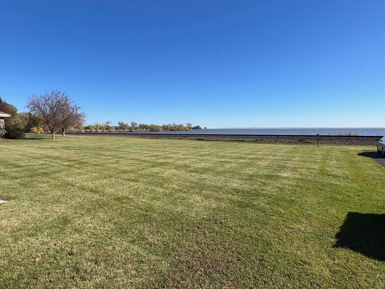 S Main St, Oshkosh, WI à vendre - Photo de l’immeuble – Image 3 sur 9
