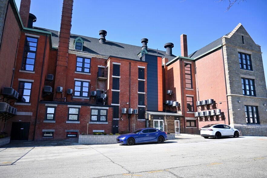Multifamily Loft Portfolio - 247 Units portefeuille de 8 biens à vendre sur LoopNet.fr - Photo de l’immeuble – Image 2 sur 7