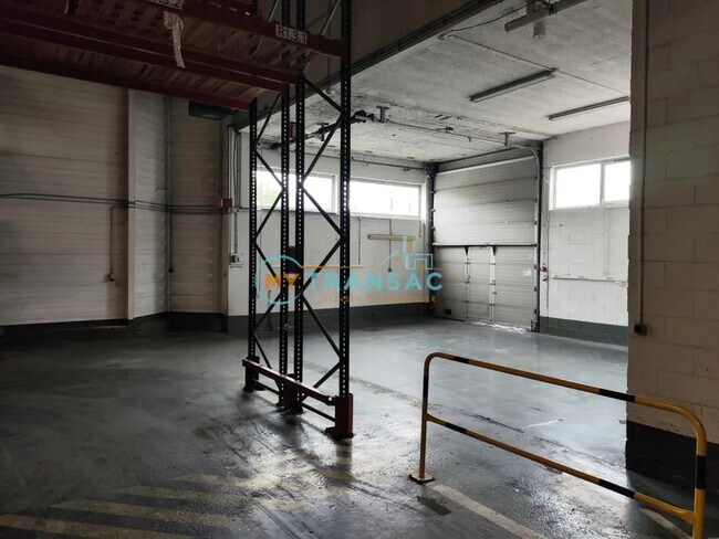 Plus de détails pour Local d'activités à louer