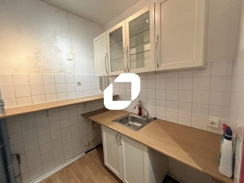 Bureau dans Deuil-la-Barre à louer - Photo de l’immeuble – Image 3 sur 5