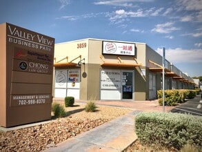 3867 S Valley View Blvd, Las Vegas, NV à louer Photo de l’immeuble– Image 1 sur 3
