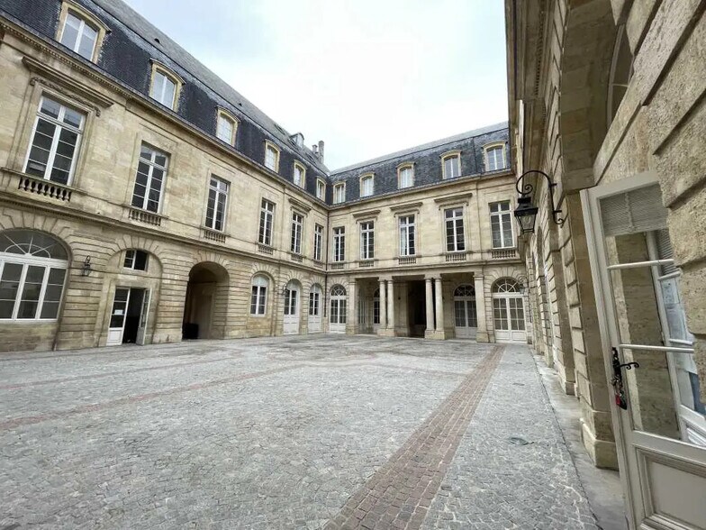 Bureau dans Bordeaux à louer - Photo de l’immeuble – Image 1 sur 7