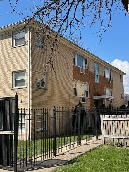 8258 S Maryland Ave, Chicago, IL à vendre - Photo de l’immeuble – Image 3 sur 12