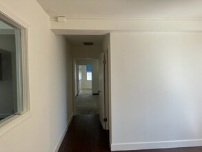 2102-2116 Wilshire Blvd, Santa Monica, CA à louer Photo intérieure– Image 1 sur 10