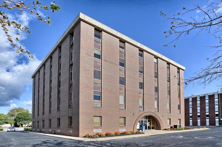 3607 Rosemont Ave, Camp Hill, PA à louer - Photo principale – Image 1 sur 9