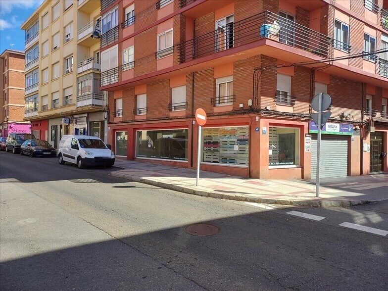 Calle Sancho Ordóñez, León, León à vendre - Photo de l’immeuble – Image 1 sur 11