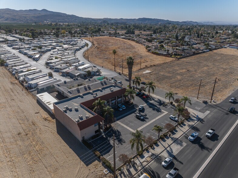43613 Ca-74, Hemet, CA à louer - Photo de l’immeuble – Image 3 sur 11