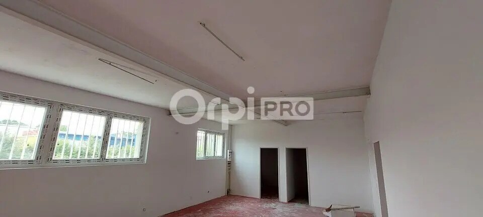 Local d’activités dans Nogent-sur-Oise à louer - Photo de l’immeuble – Image 3 sur 7