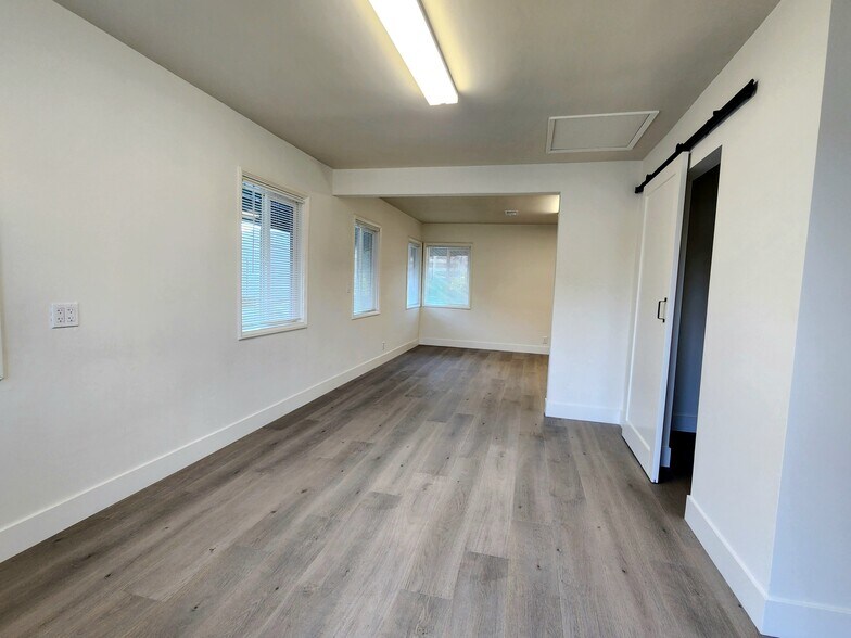 1511 Pontius Ave, Los Angeles, CA à louer - Photo de l’immeuble – Image 2 sur 14