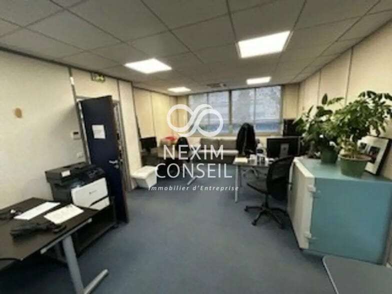 Bureau dans Gennevilliers à louer - Photo de l’immeuble – Image 1 sur 12
