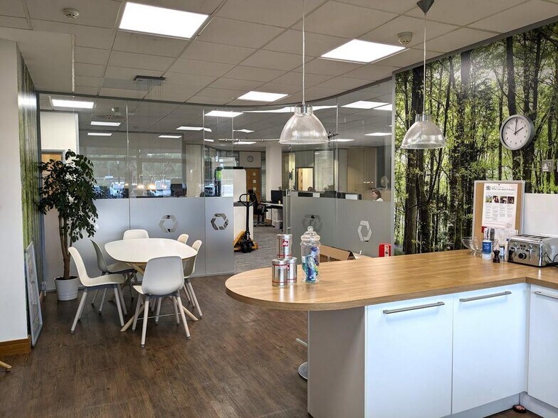 Old Portsmouth Rd, Guildford à louer - Photo intérieure – Image 2 sur 4