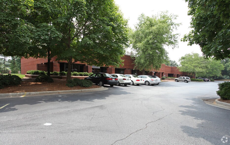 5600 Oakbrook Pky, Norcross, GA à louer - Photo de l’immeuble – Image 2 sur 10