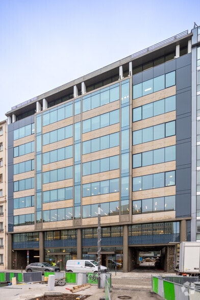 127 Avenue Charles De Gaulle, Neuilly-sur-Seine à louer - Photo de l’immeuble – Image 2 sur 2