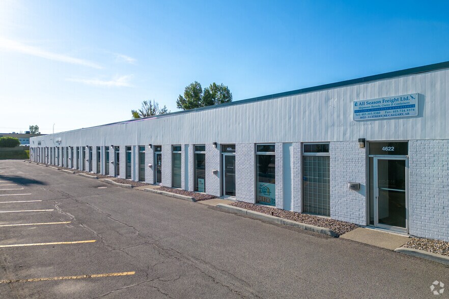 4620-4640 11 St NE, Calgary, AB à louer - Photo de l’immeuble – Image 2 sur 6
