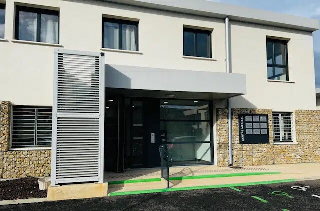 Bureau dans Maillane à louer - Photo de l’immeuble – Image 1 sur 9