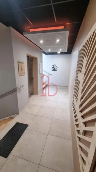 Bureau dans Bruges à louer - Photo de l’immeuble – Image 3 sur 9