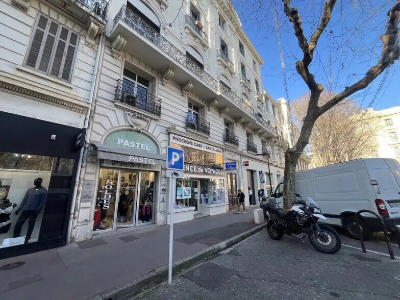 Local commercial dans Antibes à louer - Photo de l’immeuble – Image 2 sur 11