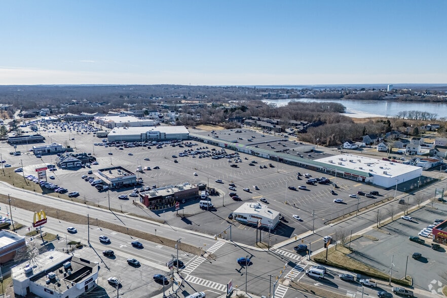 181 Mariano Bishop Blvd, Fall River, MA à louer - Aérien – Image 2 sur 12