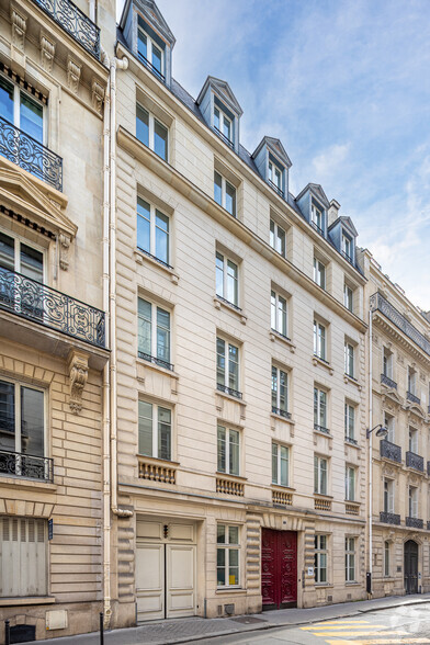 8 Rue Cambacérès, Paris à louer - Photo de l’immeuble – Image 2 sur 3