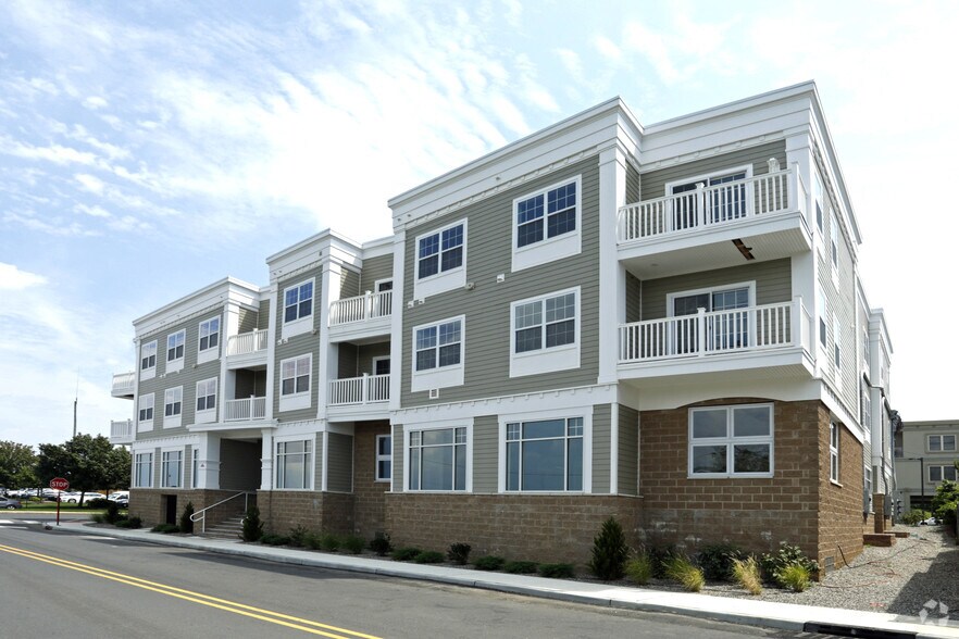 2 Hennessey Blvd, Atlantic Highlands, NJ à louer - Photo principale – Image 1 sur 37