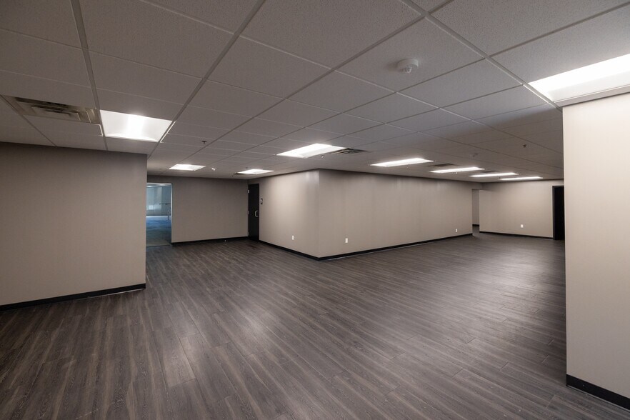 5600-5682 Lincoln Dr, Edina, MN à louer - Photo de l’immeuble – Image 2 sur 22