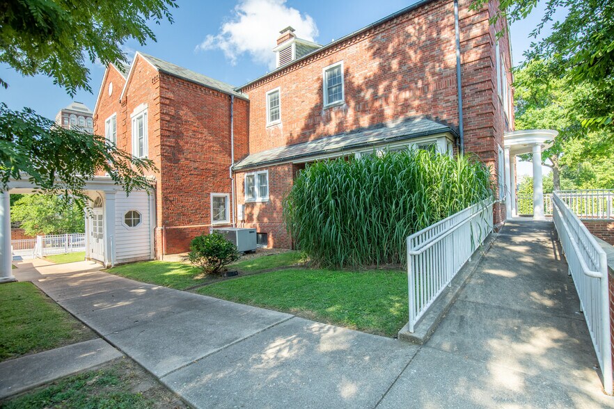7530 Maryland Ave, Clayton, MO à vendre - Photo de l’immeuble – Image 3 sur 8