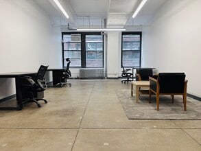 262 W 38th St, New York, NY à louer Photo de l’immeuble– Image 1 sur 4
