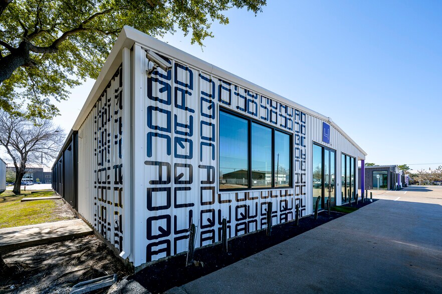 1410 Brittmoore Rd, Houston, TX à louer - Photo de l’immeuble – Image 2 sur 13
