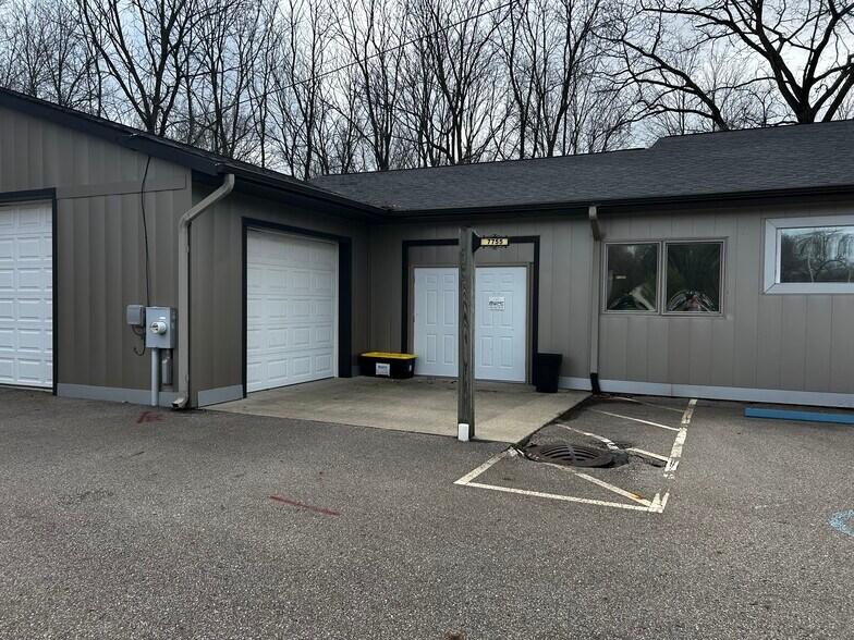 7755 Stadium Dr, Kalamazoo, MI à vendre - Photo de l’immeuble – Image 2 sur 8