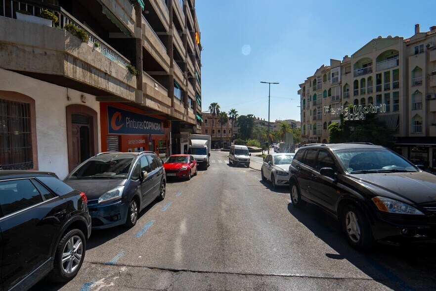 Local commercial dans Motril, Granada à vendre - Photo de l’immeuble – Image 3 sur 14