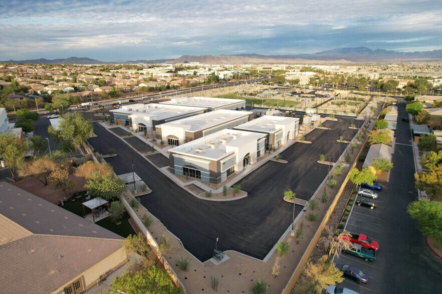 2960 W Horizon Ridge Pky, Henderson, NV à vendre - Aérien – Image 2 sur 12