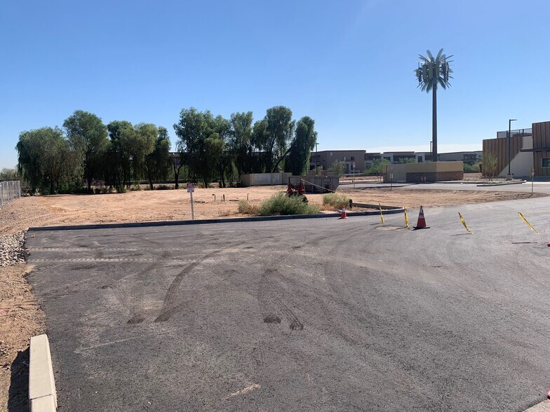 2501 N Pebble Creek Pky, Goodyear, AZ à louer - Photo de l’immeuble – Image 2 sur 12