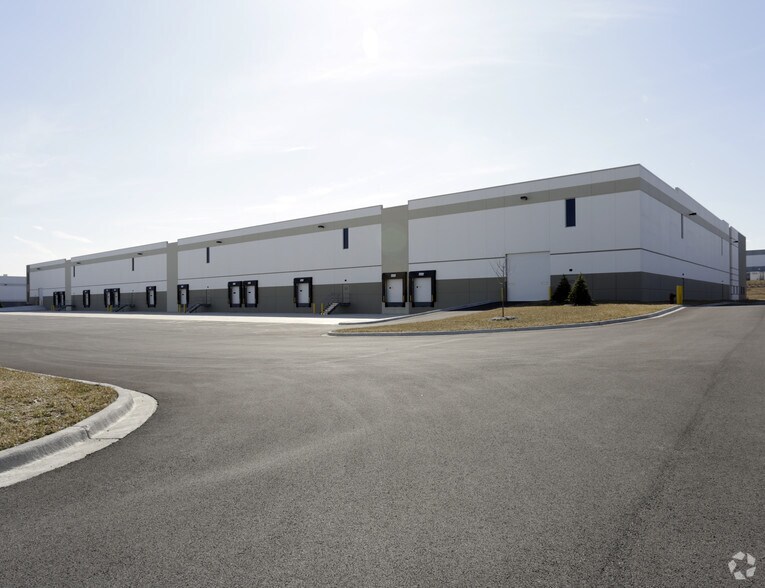 101 Paragon Dr, Romeoville, IL à louer - Photo de l’immeuble – Image 2 sur 8