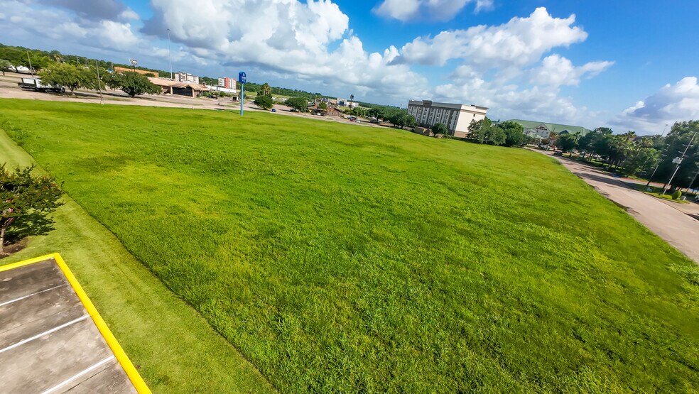 5355 Clearwater Ct, Beaumont, TX à vendre - Photo de l’immeuble – Image 3 sur 8